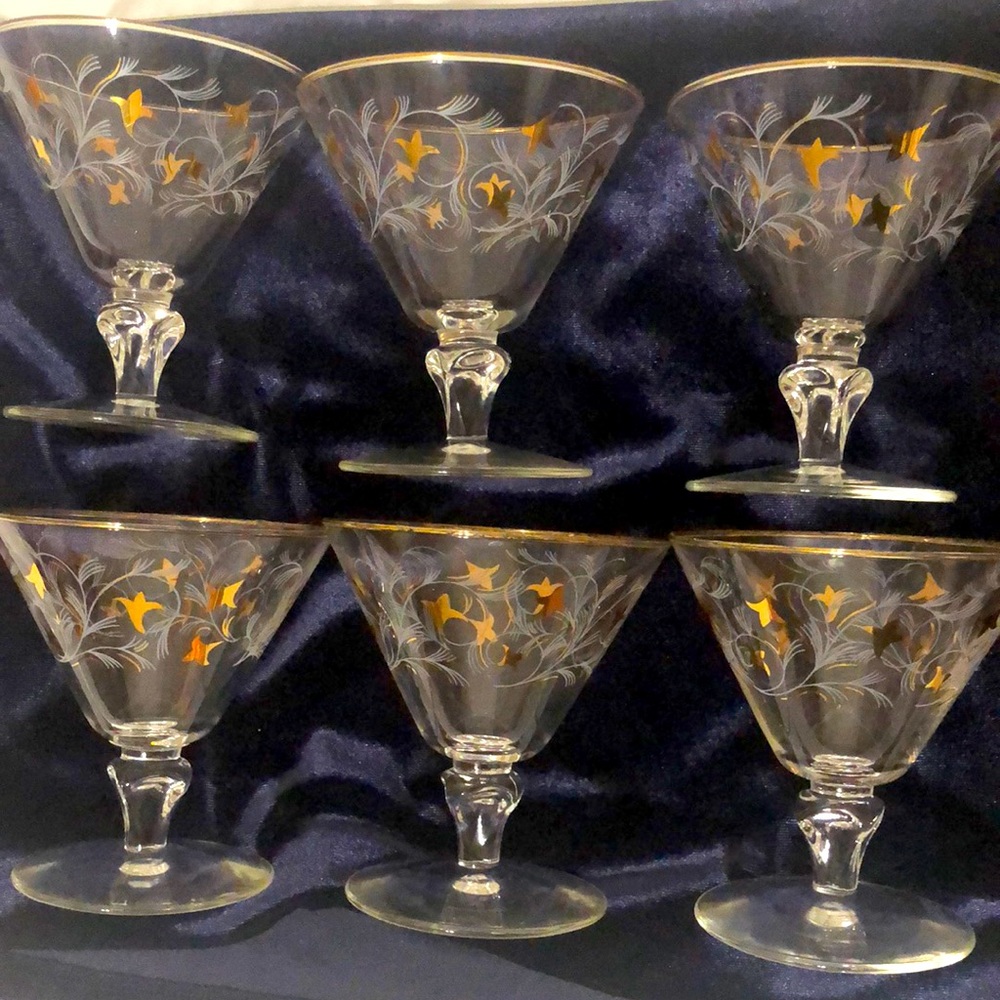 Set of 6 Gold Rimmed Stemmed as Sherbet Dessert Glasses.